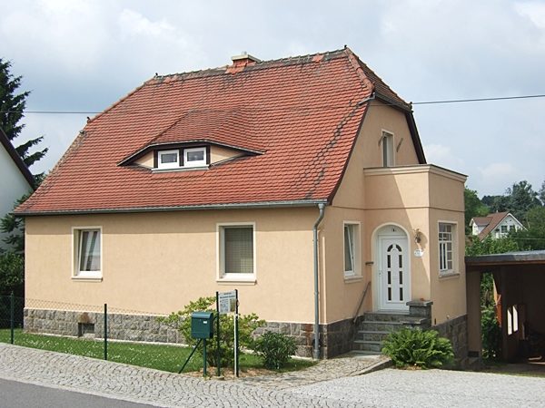 Besuchen Sie die schönste Stadt Deutschlands, Görlitz und lassen Sie sich vom Flair der 1000 jährigen Stadt Bautzen verzaubern. Entspannung finden Sie in unseren Ferienwohnungen bei prasselnden Kaminfeuer, einem Sauna -Besuch oder dem Panoramablick vom Balkon.