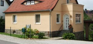 Finden Sie Erholung und Ruhe in der idylischen Landschaft der Oberlausitz. Übernachten Sie in unserem Ferienhaus mit zwei separaten Ferienwohnungen.